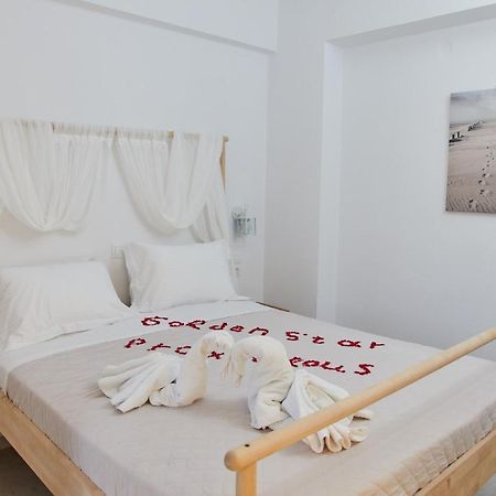 Golden Star Praxitelous Apartment Agia Marina  Exterior photo
