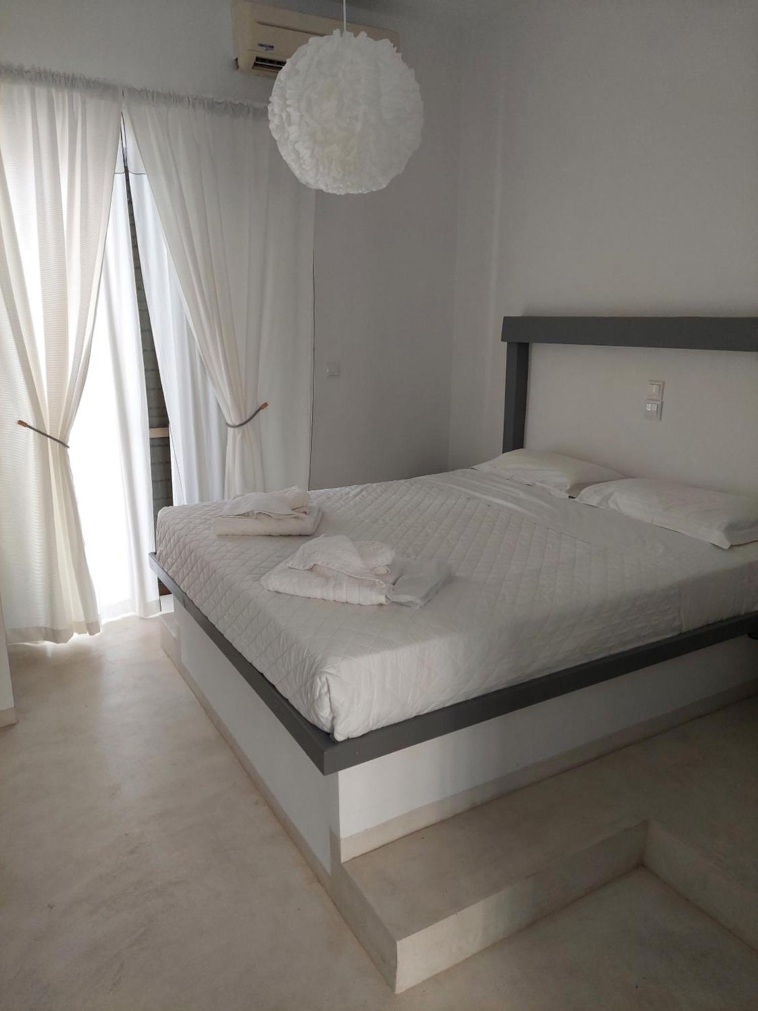 Golden Star Praxitelous Apartment Agia Marina  Exterior photo