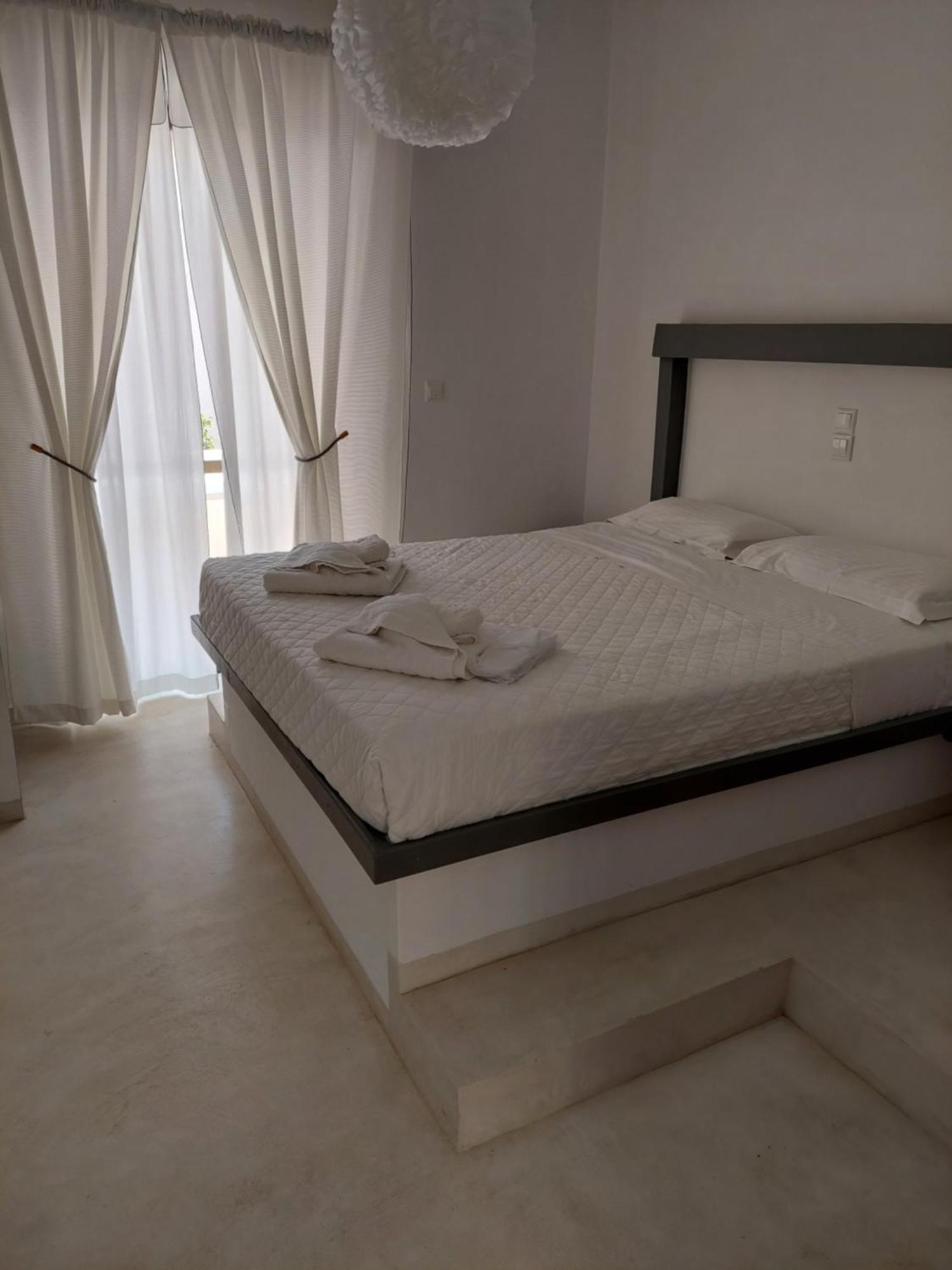 Golden Star Praxitelous Apartment Agia Marina  Exterior photo